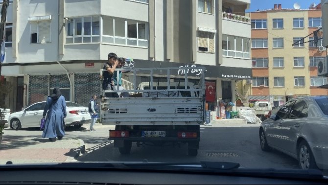 Kartal’da Çocukların Tehlikeli Yolculuğu Kamerada
