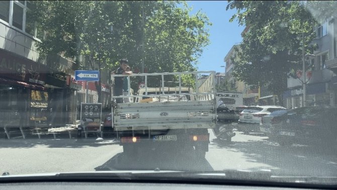 Kartal’da Çocukların Tehlikeli Yolculuğu Kamerada