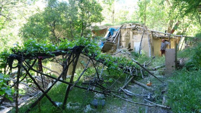 İ̇ki Asırlık Su Değirmeni Harabeye Döndü