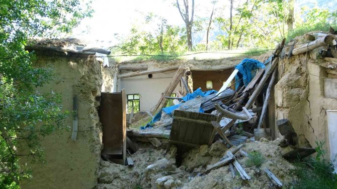İ̇ki Asırlık Su Değirmeni Harabeye Döndü