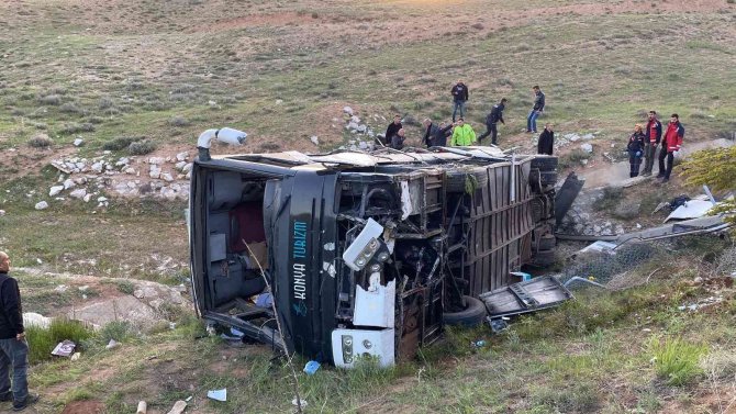 Üniversite Öğrencilerini Taşıyan Otobüs Devrildi: 3 Ölü, 41 Yaralı