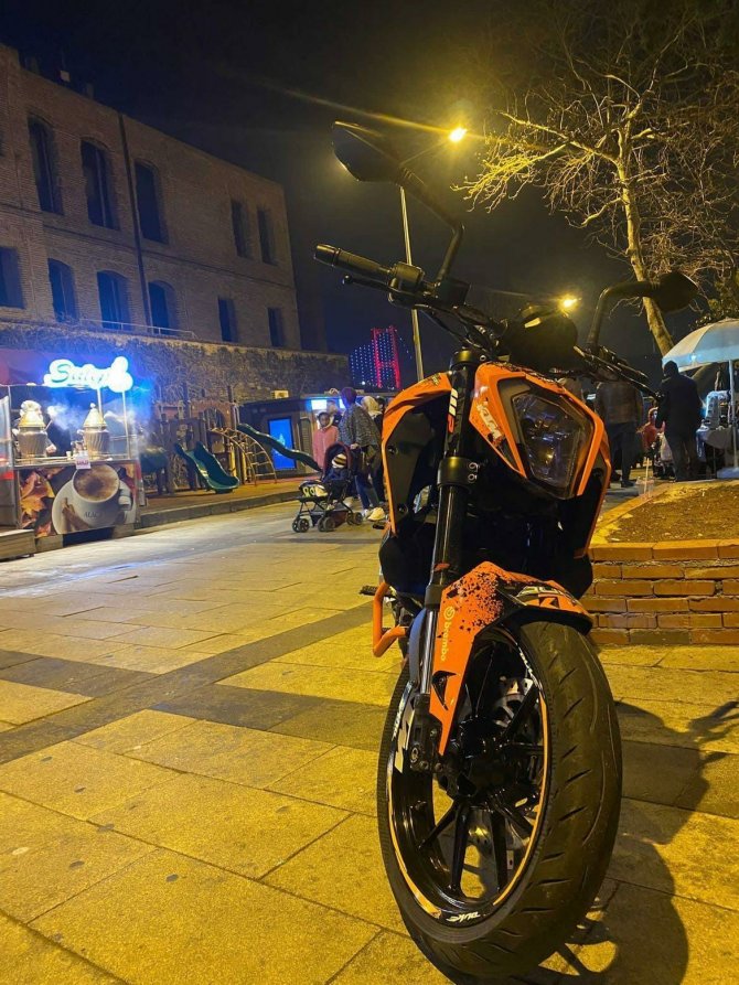 İ̇stanbul’da Motosiklet Hırsızlığı Kamerada