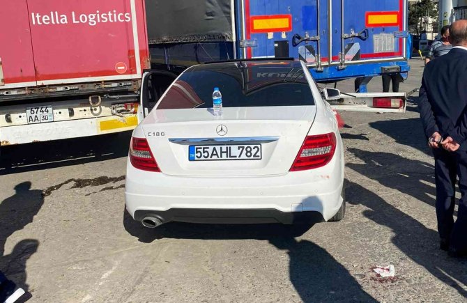 Samsun’da Otomobil Tırın Dorsesine Çarptı: 2 Yaralı
