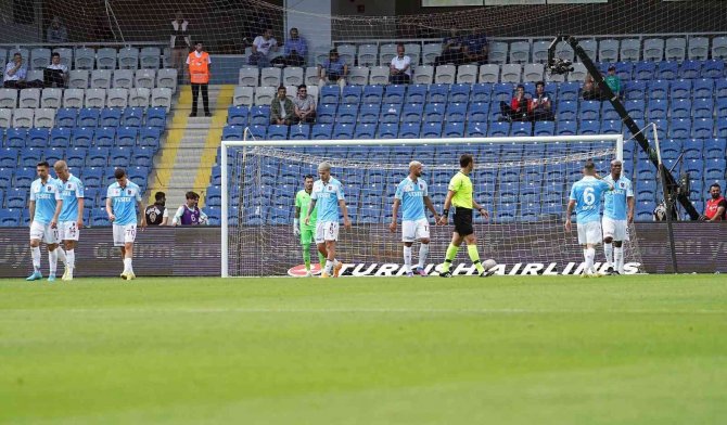 Spor Toto Süper Lig: Medipol Başakşehir: 3 - Trabzonspor: 0 (İ̇lk Yarı)