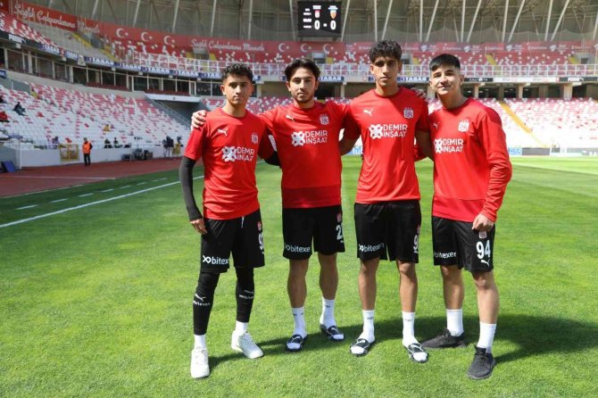 Sivasspor’un Gençleri İlk Resmi Maçına Çıktı