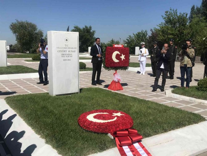 Eski Cumhurbaşkanı Cevdet Sunay, Ölüm Yıl Dönümünde Mezarı Başında Anıldı