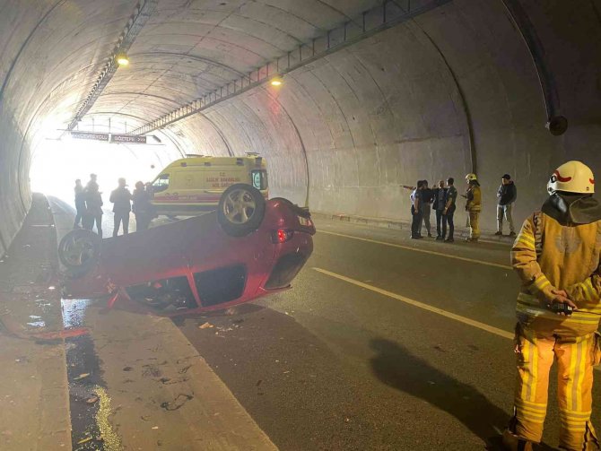 Üsküdar Şile Otoyolu’nda Makas Atarak İlerleyen Sürücü Kaza Yaptı: 3 Yaralı