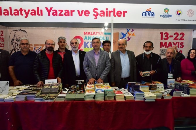 Vali Şahin’den Gençlere Kitap Tavsiyesi