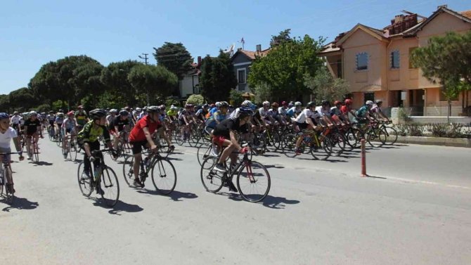 Balıkesir’de Bisiklet Yarışlarının İkinci Gününde Ödül Töreni Yapıldı