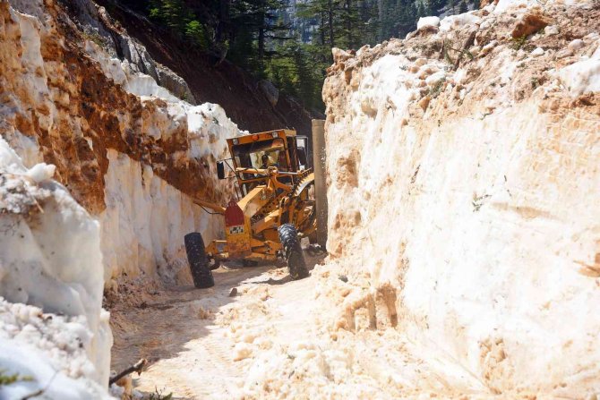 Alanya’nın Karla Kaplı Gökbel Ve Çökele Yayla Yolu Ulaşıma Açıldı