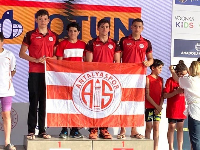 Yüzme Şampiyonasına Antalyaspor Damgası