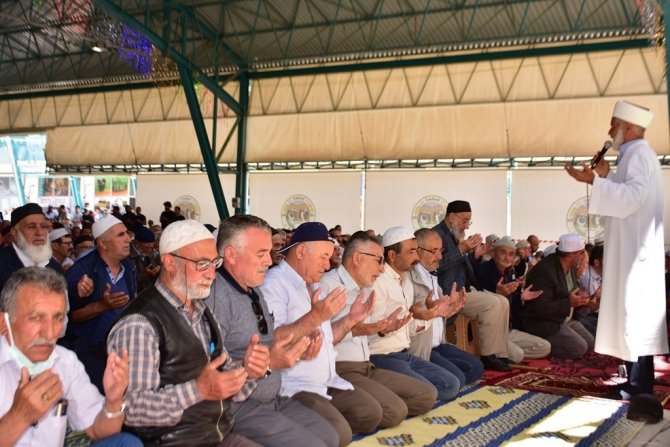 İ̇nönü’de 4 Bin Kişi Yağmur Duasına Çıktı