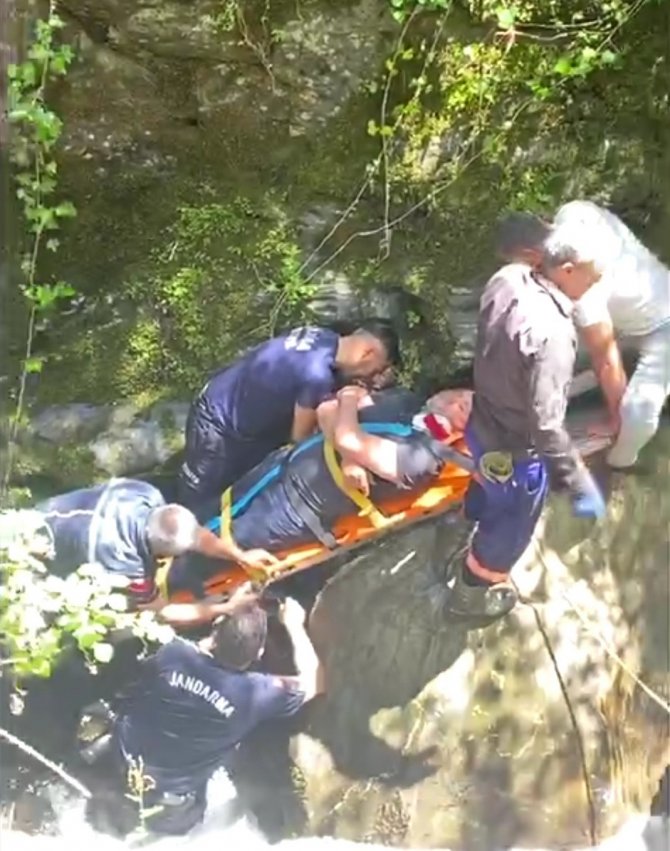Manisa’da Dengesini Kaybeden Çiftçi Dereye Düştü