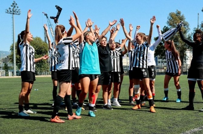 Altay Kadın Futbol Takımı, Süper Lig’de Kaldı
