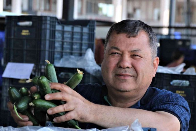 Havaların Isındığı Antalya Halinde Sebze Fiyatları Geçen Haftalara Göre Yarı Yarıya Düştü