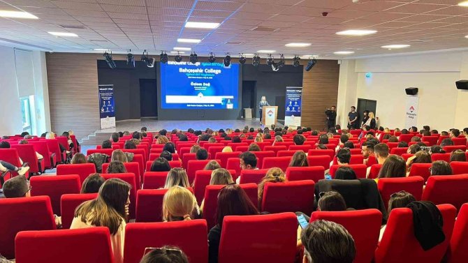 İ̇ngilizce Öğretiminde Yeni Teknolojilerin Entegrasyonu İçin Bir Araya Gelindi