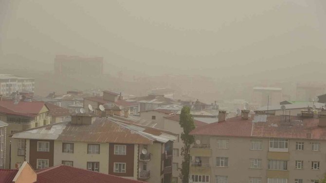 Muş’ta Etkili Olan Toz Taşınımı Yaşamı Olumsuz Etkiliyor