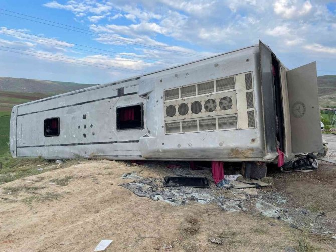 Çankırı’da Fabrika İşçilerini Taşıyan Otobüs Devrildi: 3’ü Ağır 18 Yaralı