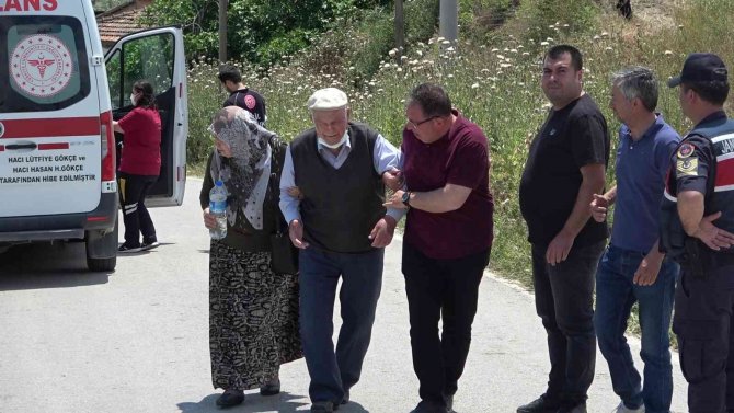 Virajı Alamayan Traktördeki 2 Çiftçi Hayatını Kaybetti