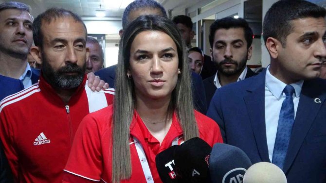 Dünya Şampiyonu Hatice Akbaş’a Malatya’da Coşkulu Karşılama