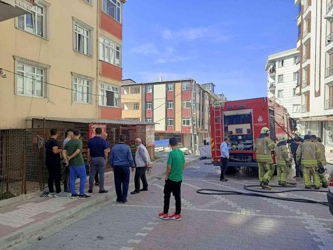 Esenyurt’ta Çıkan Yangında Can Pazarı: Binada Mahsur Kalanlar Böyle Kurtarıldı