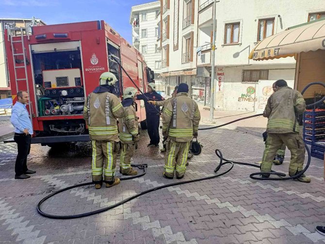 Esenyurt’ta Çıkan Yangında Can Pazarı: Binada Mahsur Kalanlar Böyle Kurtarıldı