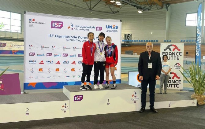 Lise Öğrencisi Aybüke Okul Sporlarında Dünya İkincisi Oldu
