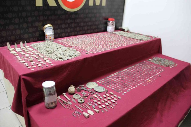 İ̇zmir Polisinden Tarihi Eser Kaçakçlarına Darbe