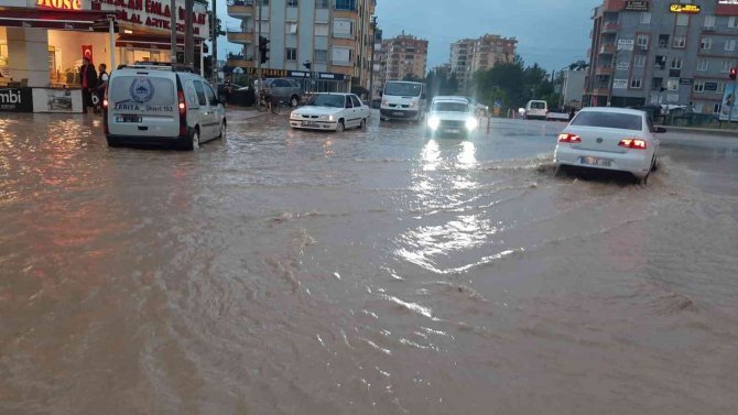 Kadirli’de Şiddetli Yağmur Su Taşkınlarına Neden Oldu