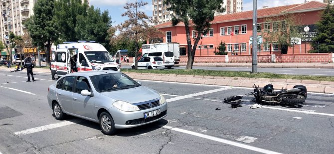 Motosikletler Çarpıştı, Ortalık Savaş Alanına Döndü: 2 Yaralı