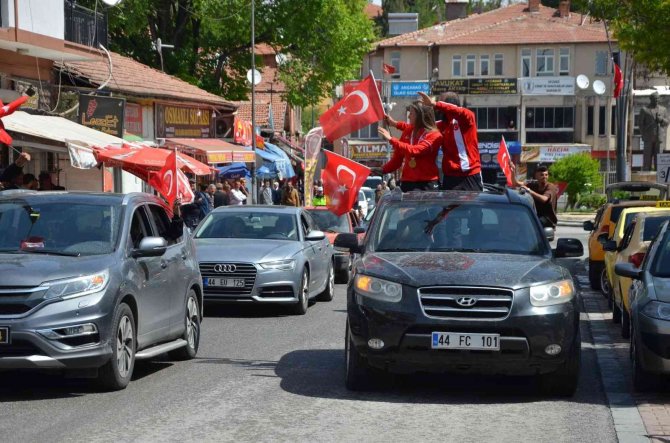 Şampiyon Akbaş, Akçadağ’da Coşkuyla Karşılandı