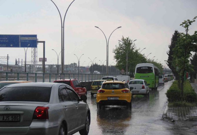 Kocaeli’de Kısa Süreli Sağanak Etkili Oldu