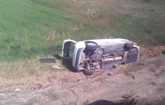 Kontrolden Çıkan Otomobil Şarampole Uçtu; 2 Yaralı