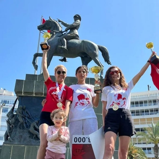Manisalı Sporcu Özlem Işık, İ̇zmir’de Kürsüde Yer Aldı