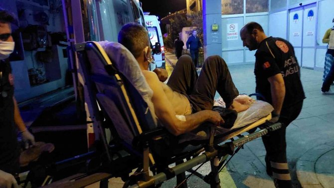 Üniversite Öğrencisi Genç, Annesiyle Tartışan Babasını Bıçakladı