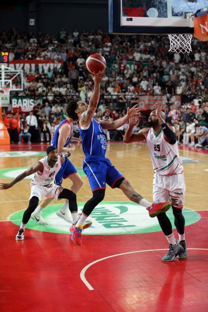 Pınar-karşıyaka, Zorlu Anadolu Efes Deplasmanında