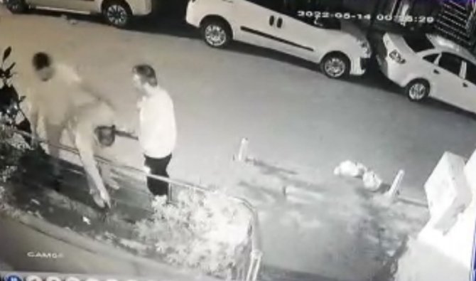 İ̇stanbul’da Silahlı Saldırı Kamerada: “Harun Çık Dışarıya” Diyerek Ateş Etti