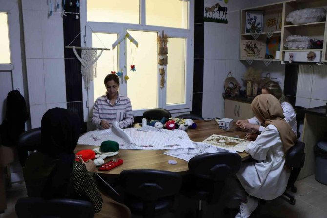 Şanlıurfa’da Marifetli Kadınlar Aile Bütçelerine Katkı Sağlıyor