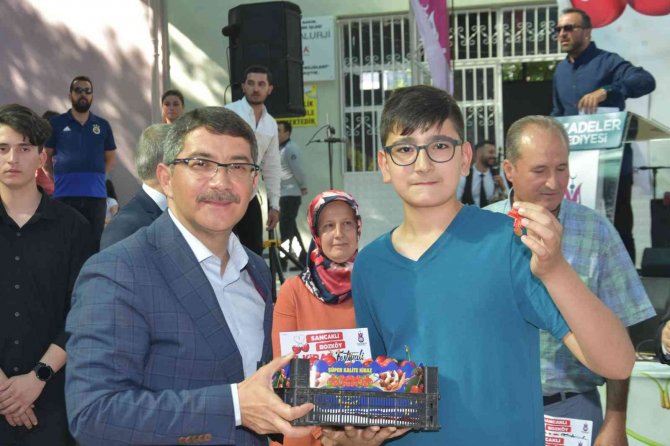 Şehzadeler Belediyesi Sancaklıbozköy’de 27. Kiraz Festivali Düzenledi