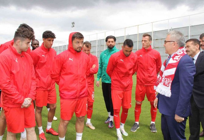 Vali Şimşek’ten Sivasspor’a Final Maçı Öncesi Moral Ziyareti