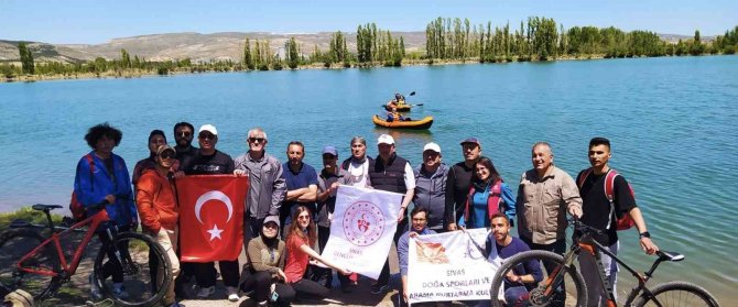 Kuraklık Vurmuştu, Şimdi Üzerinde Kano Yapılıyor