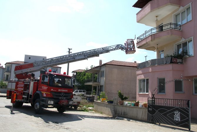 Evde Düşen Yaşlı Kadının İmdadına İtfaiye Ve Sağlık Ekipleri Yetişti