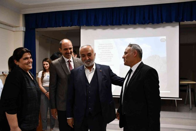 Tarihini Yeniden Yazıldığı Arkeolojik Kazıların Konferansı Gerçekleştirildi