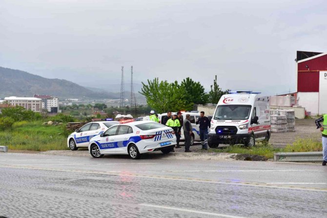 D100’deki Kazada Tır Şoförü Camdan Atladı
