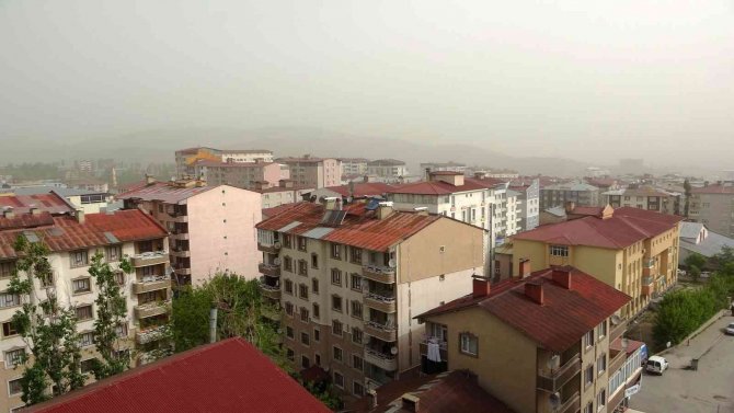 Muş’ta Etkili Olan Toz Taşınımı Yaşamı Olumsuz Etkiliyor