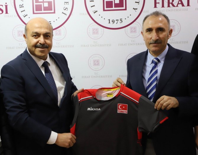 Vali Toraman Ve Rektör Göktaş Milli Takım İle Bir Araya Geldi
