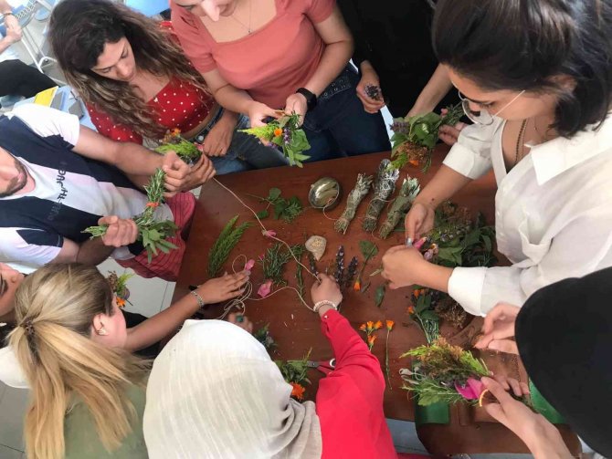 Burhaniye’ De Bubfa Öğrencileri Bitkilerle Tütsü Yapımı Etkinliğine Katıldı