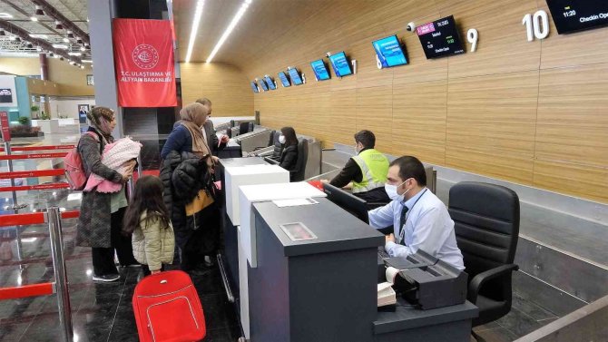 Yeni Tokat Havalimanı 37 Günde 10 Bin Yolcuyu Ağırladı