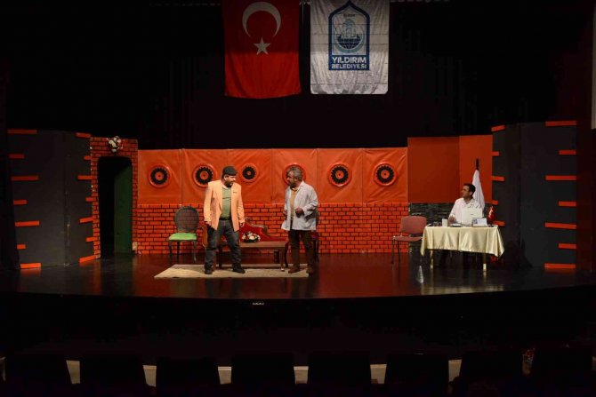 ‘Eyvah Deliriyorum Ben Haberin Olsun’ Oyunu Kahkaya Boğdu