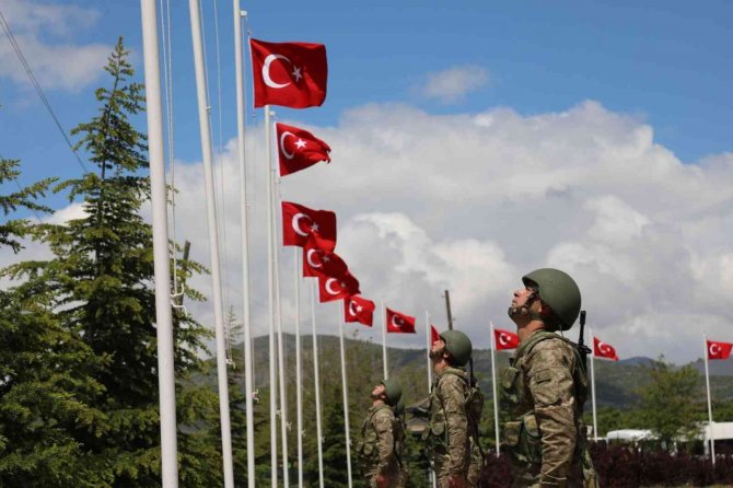 Bingöl’de 29 Yıl Önce Haince Şehit Edilen 33 Asker Törenle Anıldı